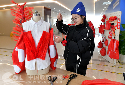 浙紡服院服裝數字化“未來工廠”亮相寧波時尚節，引領智能時尚新未來